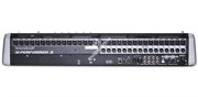 Soundcraft Si Performer 3 цифровой микшер, 8 VCA групп, DMX выход, 32 мик/лин XLR входа, 16 XLR выходов, 8 лин. TRS входов, AES вх/вых, 4 проц. эффектов, Word Clock, MIDI вх/вых, 2 слота для карт расширения. 30 фэйдеров в одном слое. HiQnet Ethernet порт.