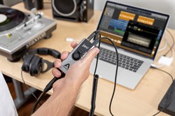 Apogee Jam Plus интерфейс USB мобильный 3-канальный для Windows и Mac. Инструментальный вход, 96 кГц - фото 153260