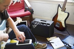 FENDER MUSTANG GT 40 моделирующий гитарный комбоусилитель, 40 Вт, Tone app, Wi-Fi, Bluetooth - фото 73694