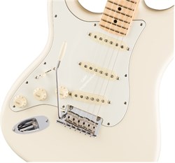 FENDER AM PRO STRAT LH MN OWT электрогитара American Pro Stratocaster, леворукая, цвет олимпик уайт, кленовая накладка гриф - фото 86476