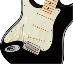 FENDER AM PRO STRAT LH MN BK электрогитара American Pro Stratocaster, леворукая, цвет черный, кленовая накладка грифа - фото 86482