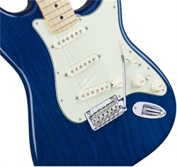 FENDER DELUXE STRAT MN SBT электрогитара Deluxe Strat (ясень), цвет сапфир блу трансперент, кленовая накладка грифа - фото 86775