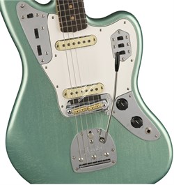 FENDER 2018 LUSH CLOSET CLASSIC 1964 JAGUAR® - AGED FIREMIST SILVER Электрогитара с кейсом, цвет серебристый - фото 93327