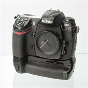 Цифровой фотоаппарат Nikon D300 body с батарейным блоком MB-D10