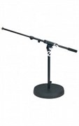 K&amp;M 25960-300-55 низкая микрофонная стойка-журавль, металлические узлы, высота 430 мм, длина журавля 425-725 мм